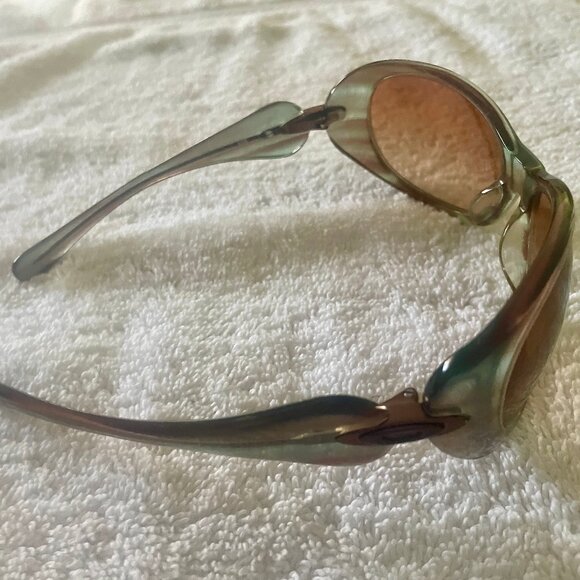 Oakley Dangerous 05-335 Brown/Green Striped Plastic Sunglasses, non-prescription - Picture 5 of 11